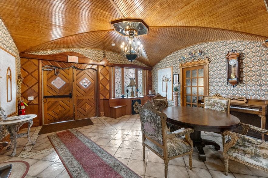 More Photos Of 84 Park Ave, Flemington Office For Lease