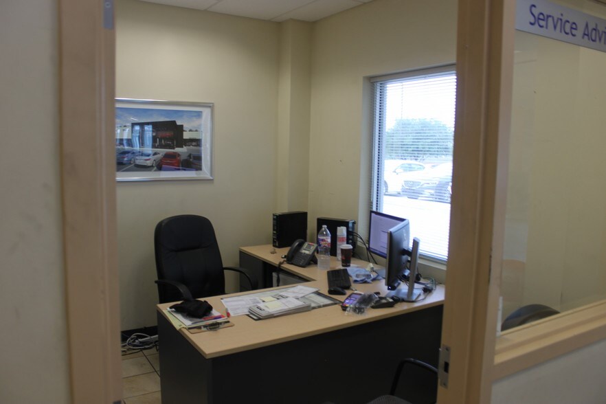 More Photos Of 39490 Lyndon B Johnson Fwy, Dallas Auto Dealership For Lease