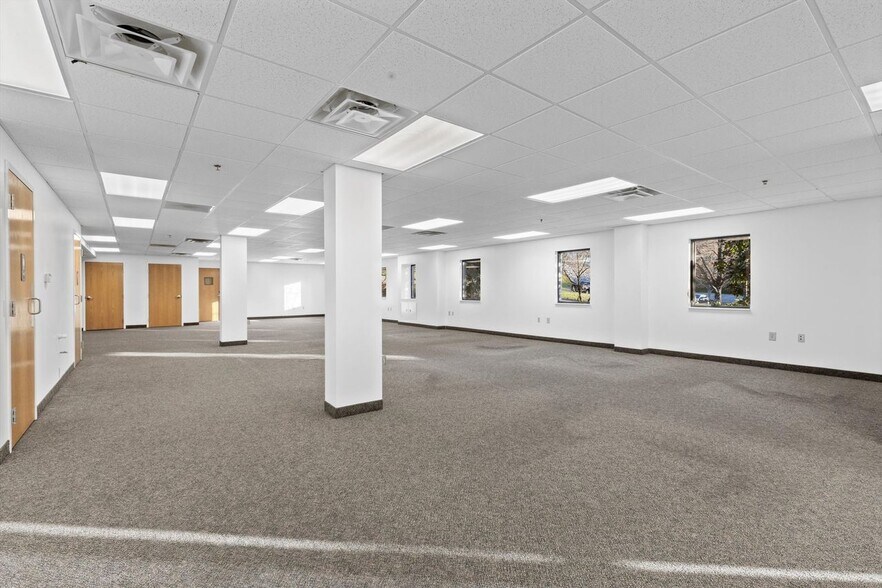 More Photos Of 1701 Louisville Dr, Knoxville Light Distribution For Lease