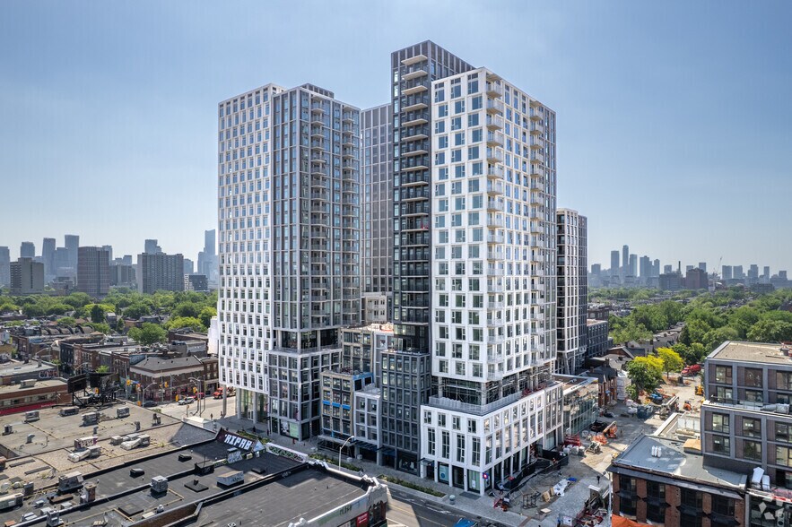 More Photos Of 748 Bathurst St, Toronto Unknown For Lease