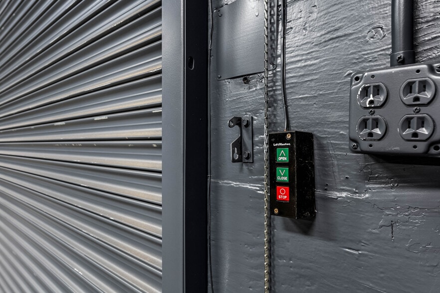 More Photos Of 15131 Illinois Ave, Paramount Warehouse For Sale