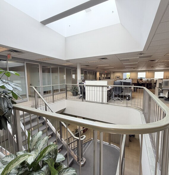More Photos Of 99 Summerlea Rd, Brampton Distribution For Lease