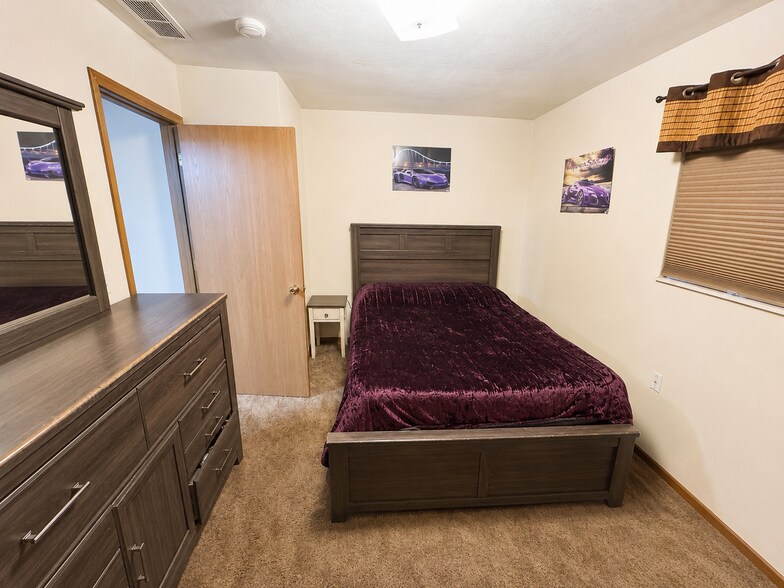 More Photos Of 48 Eastland Dr, Belleville Multifamily For Sale
