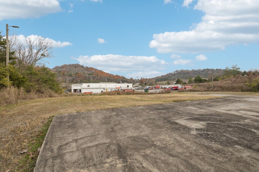 More Photos Of 3502 Dickerson Pike, Nashville Flex For Sale