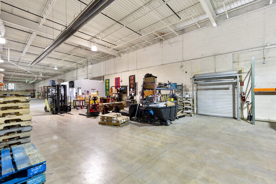 More Photos Of 5305 Midway Rd, Haltom City Distribution For Sale