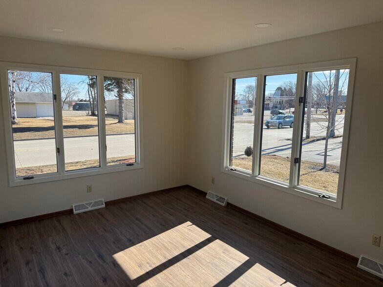 More Photos Of 2722 N 21st St, Sheboygan Office For Sale