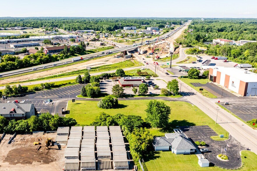 More Photos Of 2300 Pipestone Rd, Benton Harbor Office For Sale