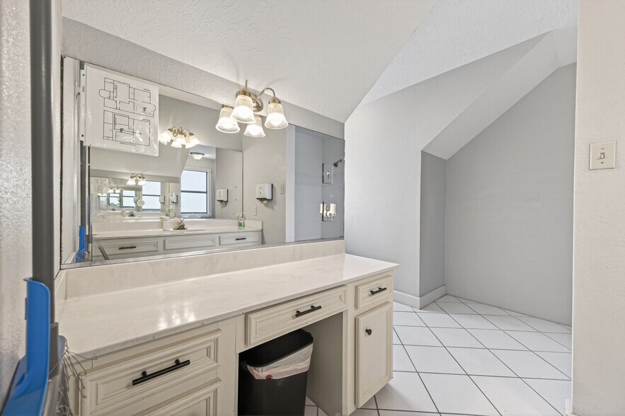 More Photos Of 8911 West Ln, Magnolia Office For Sale