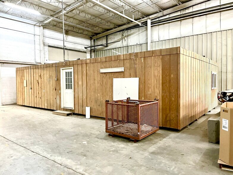 More Photos Of 103 S Acres St, Sikeston Distribution For Lease