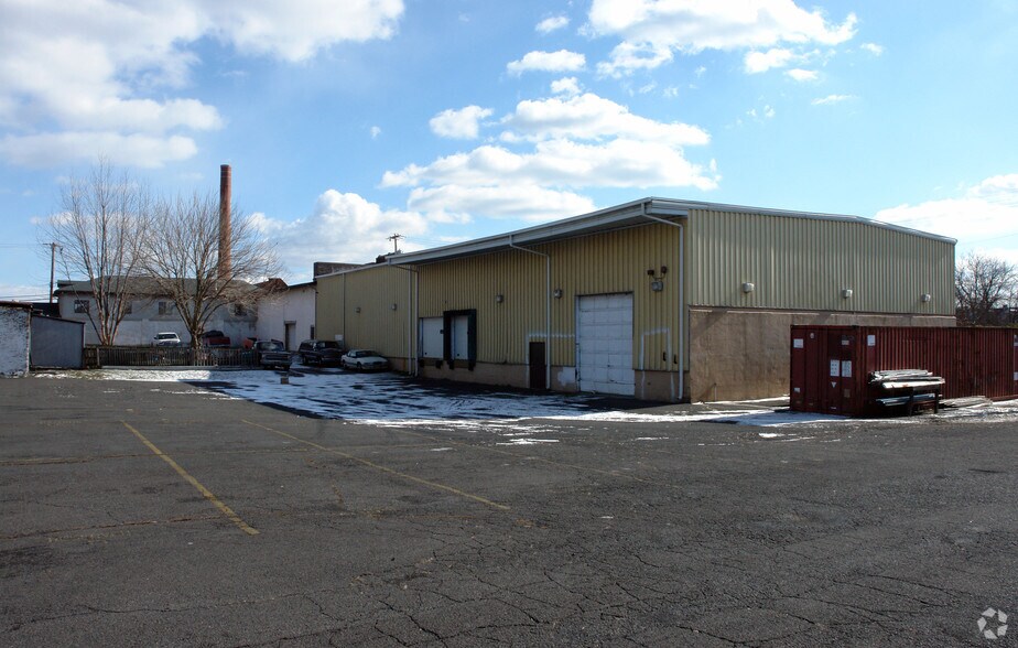 More Photos Of 456 Apple St, Pottstown Warehouse For Lease