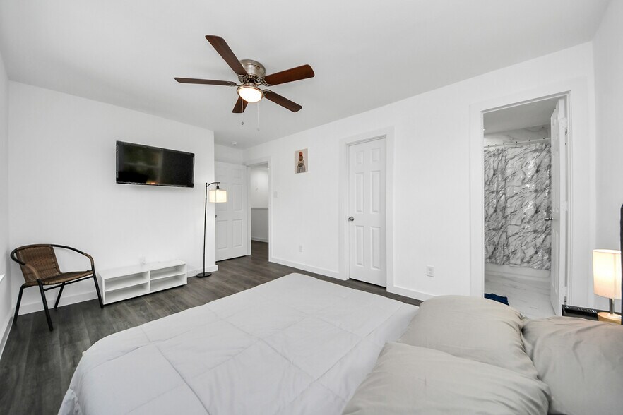 More Photos Of , Houston Multifamily For Sale