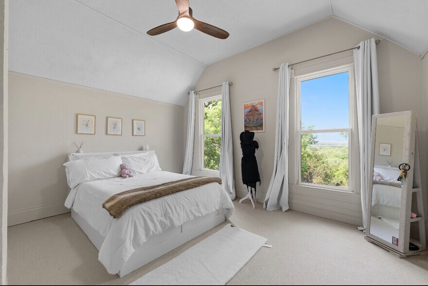 More Photos Of 301 Avenue I, Valley Mills Specialty For Sale