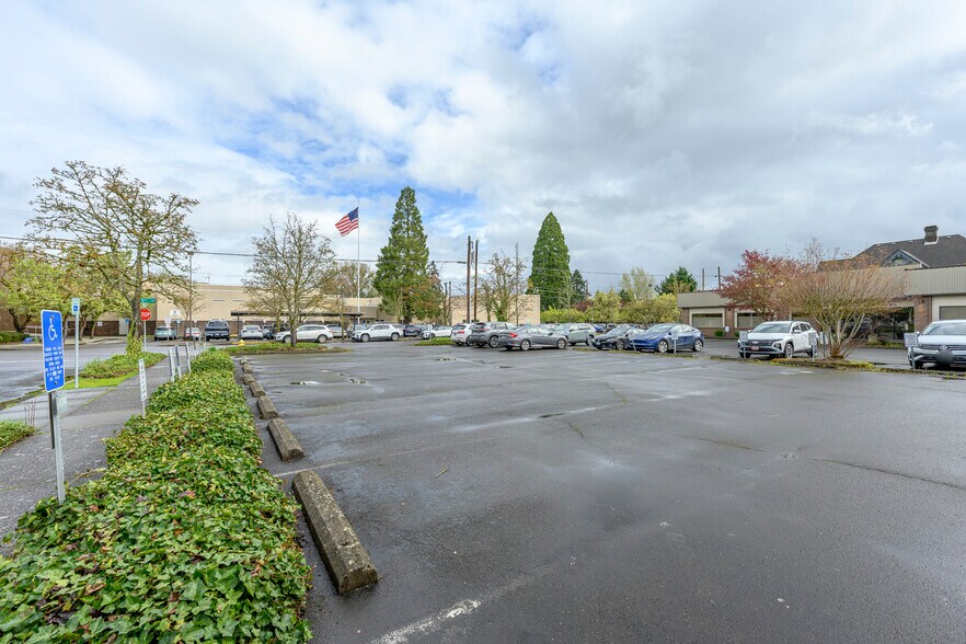 More Photos Of 424 NE Ford St, Mcminnville Office For Sale