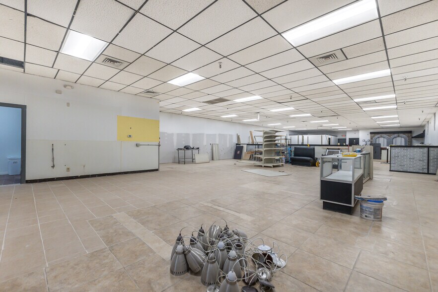 More Photos Of 128 W 8th St, Monroe General Retail For Sale
