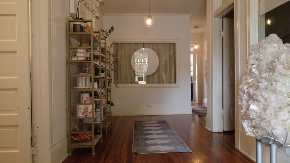 More Photos Of 713 W 14th St, Austin Office For Lease