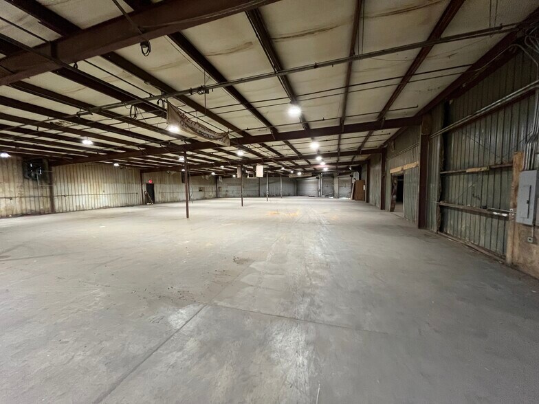 More Photos Of 9479 S Main St, Jonesboro Manufacturing For Lease