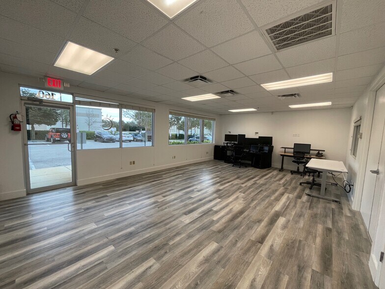 More Photos Of 6457 Hazeltine National Dr, Orlando Warehouse For Sale