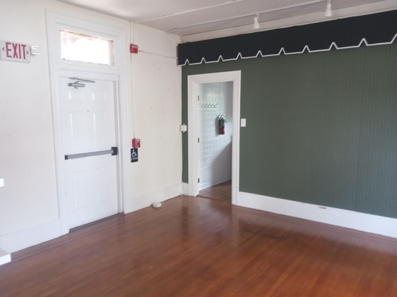 More Photos Of 5870 Easton Rd, Plumsteadville Unknown For Lease