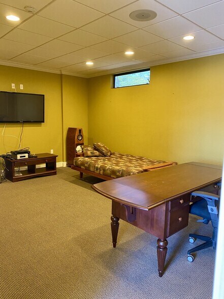 More Photos Of 473 S Indiana Ave, Englewood Coworking Space