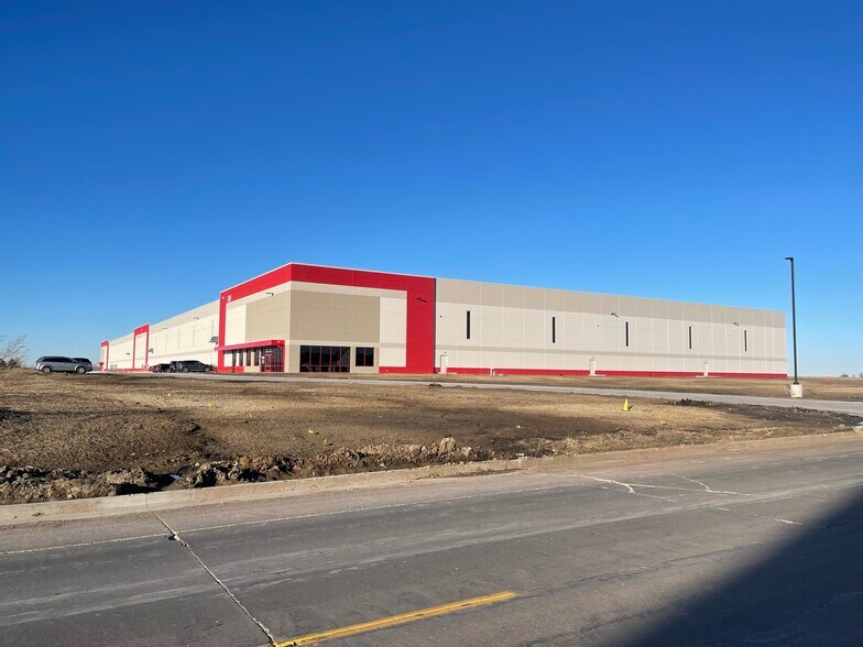 More Photos Of 510 Sterling Dr, Walcott Light Manufacturing For Lease