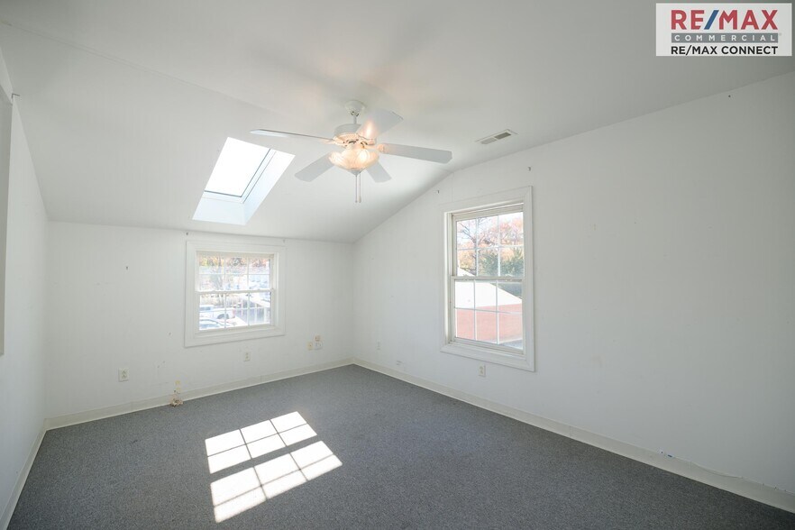 More Photos Of 5333 George Washington Mem Hwy, Yorktown Freestanding For Lease