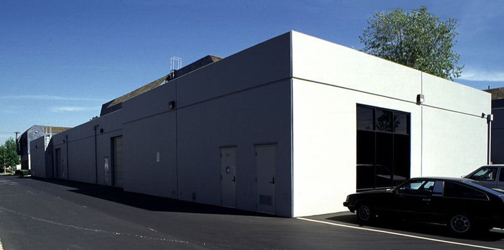 More Photos Of 1590 N Batavia St, Orange Light Manufacturing For Sale