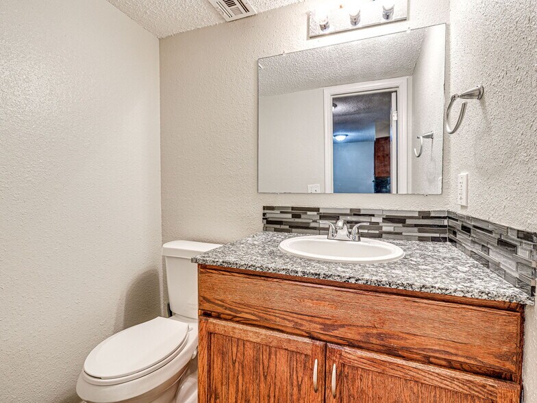 More Photos Of 7404 Lyrewood Ln, Oklahoma City Apartments For Sale