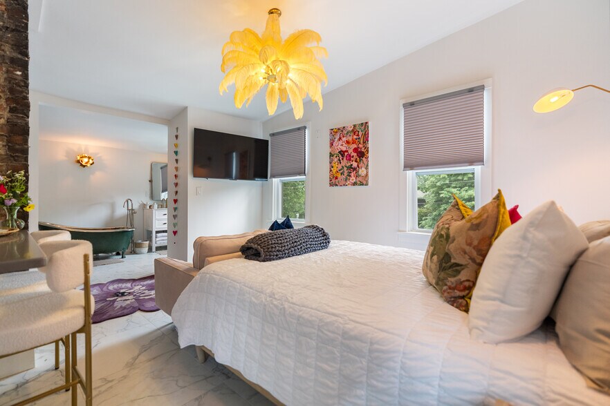 More Photos Of 2102 Freeman Ave, Cleveland Bar For Sale