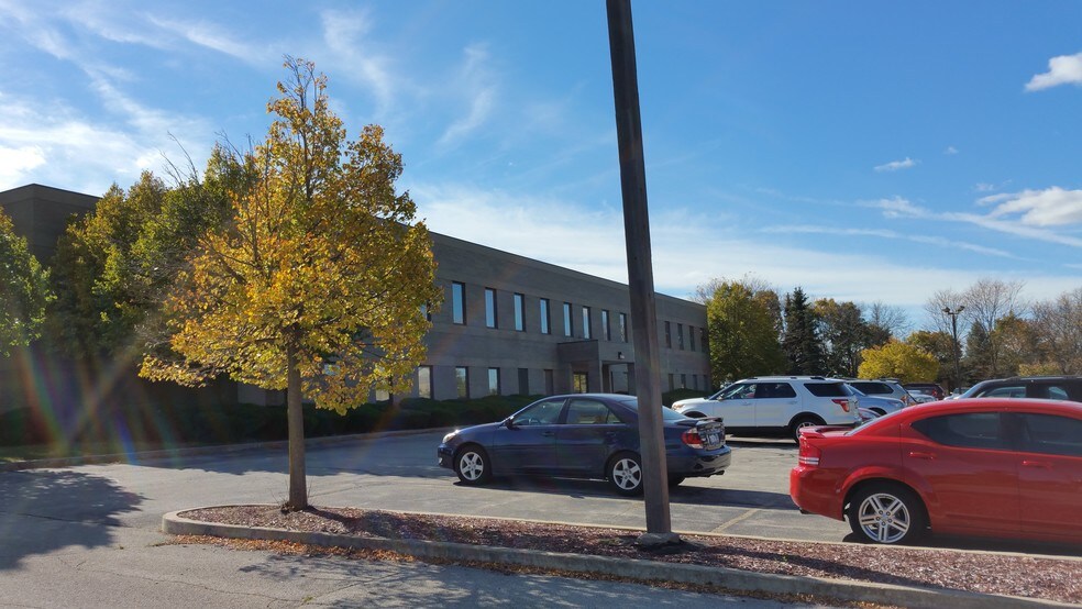 More Photos Of 1752 Windsor Rd, Loves Park Office For Lease