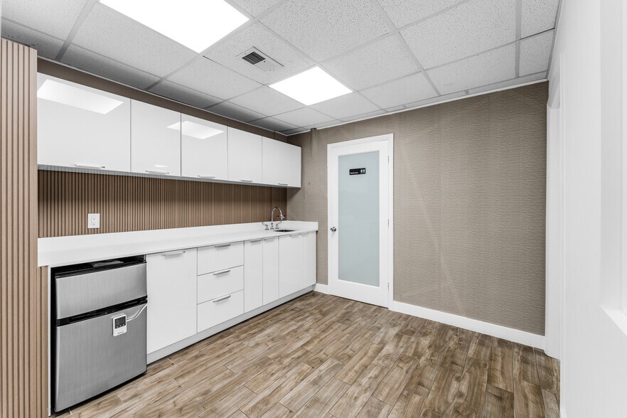 More Photos Of 8390 W Flagler St, Miami Office Residential For Lease