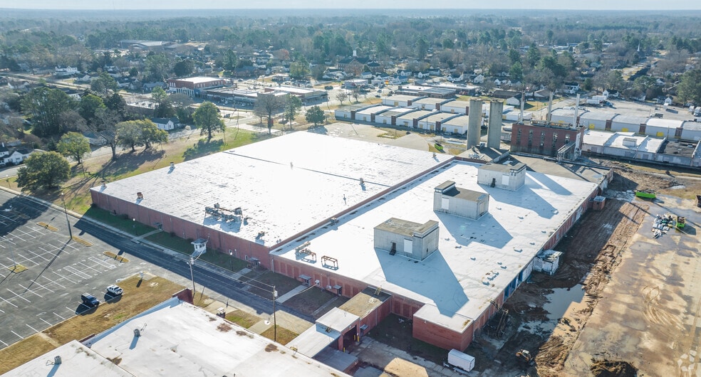 More Photos Of 200 N 13th St, Erwin Warehouse For Lease