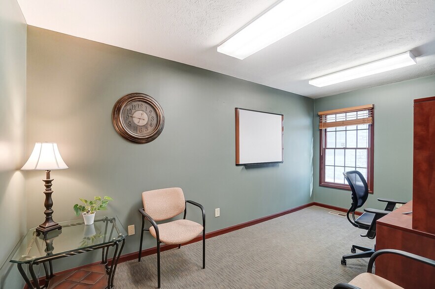 More Photos Of 830 E Franklin St, Centerville Medical For Sale