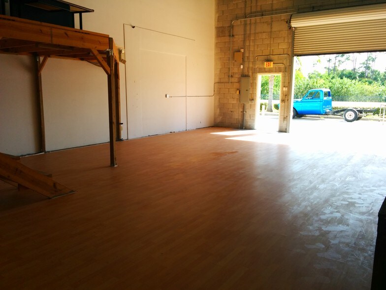 More Photos Of 845 Pop Tilton Pl, Jensen Beach Warehouse For Lease