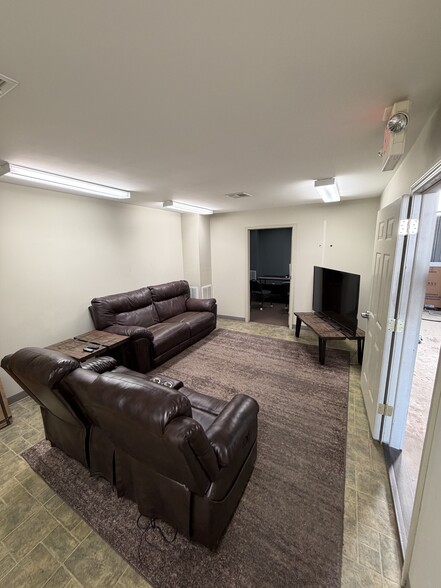 More Photos Of 10012 E 46th Pl, Tulsa Warehouse For Sale