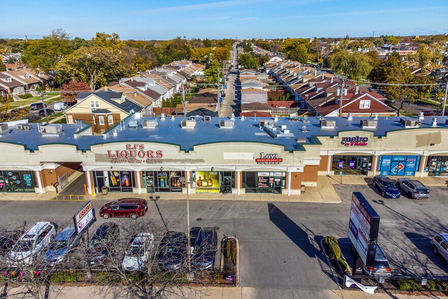 More Photos Of 5634-5650 W Fullerton Ave, Chicago Unknown For Lease