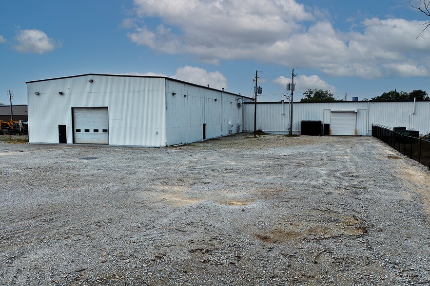 More Photos Of 10601 E 59th St, Indianapolis Manufacturing For Lease