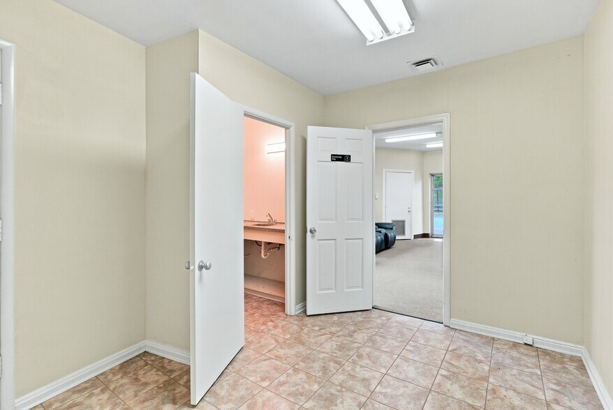 More Photos Of 3506 Memorial Ave, Lynchburg Office For Sale