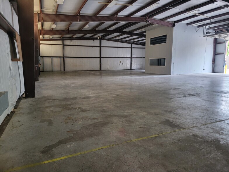 More Photos Of 3702 Arc St, Houston Warehouse For Lease