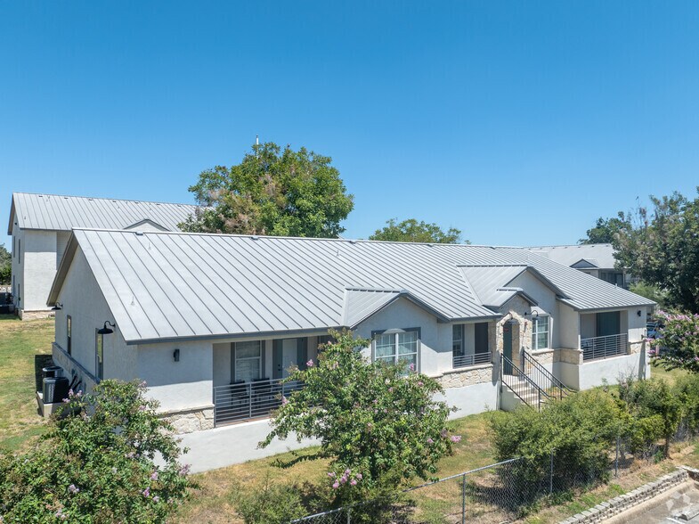 Primary Photo Of 740 E Mather St, New Braunfels Apartments For Sale