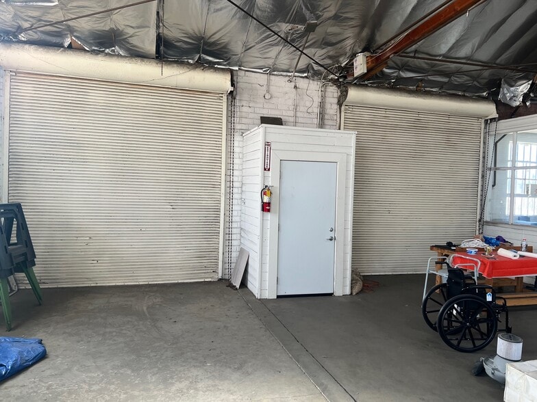 More Photos Of 4440 York Blvd, Los Angeles Manufacturing For Lease