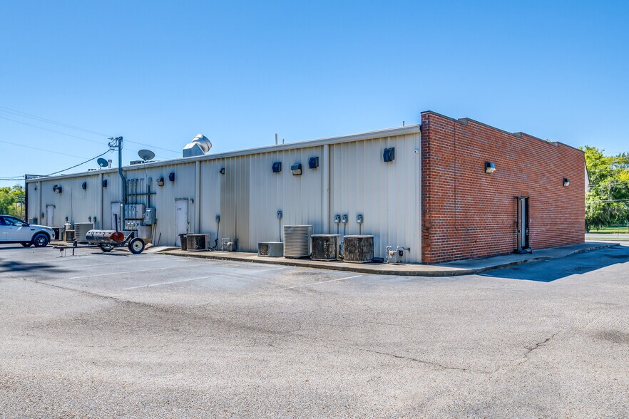 More Photos Of 3131-3137 Bell Rd, Montgomery Freestanding For Sale