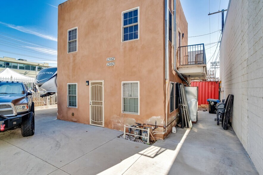 More Photos Of 10615-10619 San Fernando Rd, Pacoima Apartments For Lease