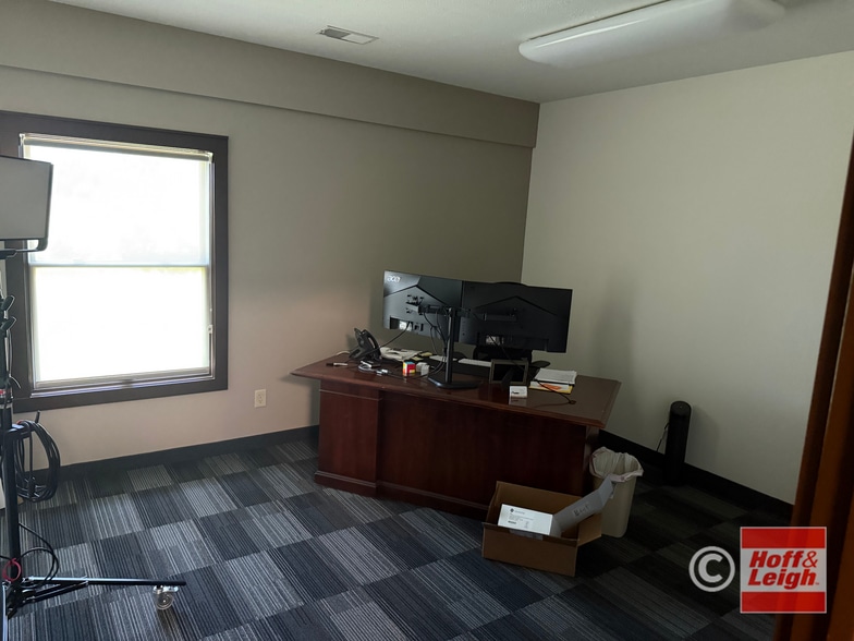 More Photos Of 1680 Industrial Pky, Brunswick Office For Sale