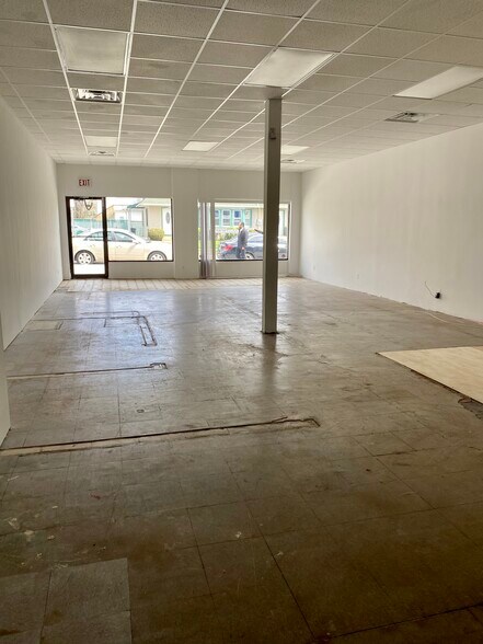 More Photos Of 166 Poplar St, West Hempstead Storefront Retail Office For Lease