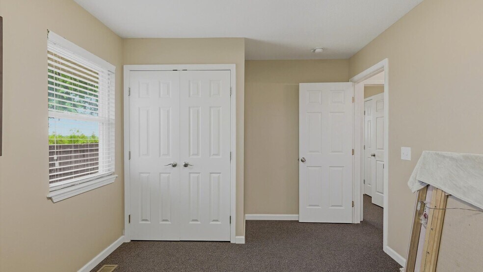 More Photos Of 2450 NW Lowenstein Dr, Lee's Summit Flex For Sale