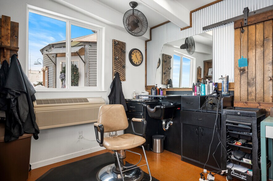 More Photos Of 330 W US-14 Hwy, Sundance General Retail For Sale