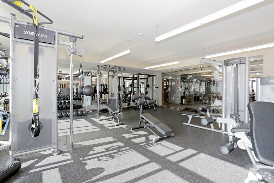 More Photos Of 555 W Kinzie St, Chicago Multifamily For Sale