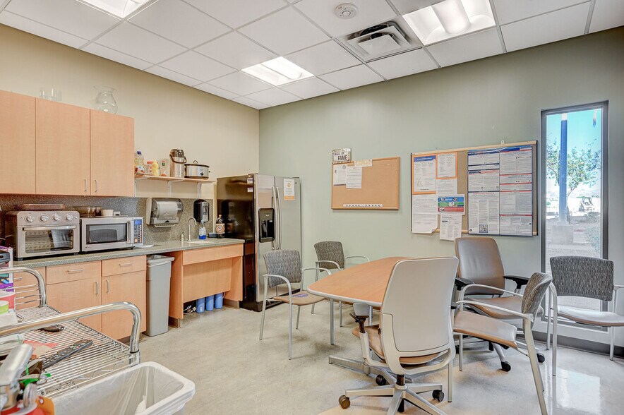 More Photos Of 270 W Lake Mead Pky, Henderson Freestanding For Sale