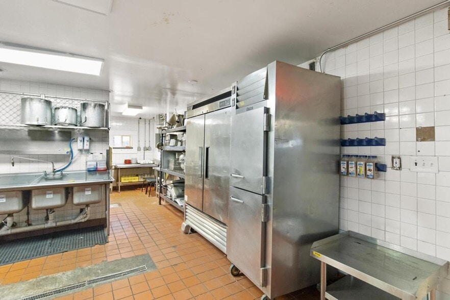 More Photos Of 1725 George Washington Memorial Hwy, Gloucester Point Restaurant For Sale