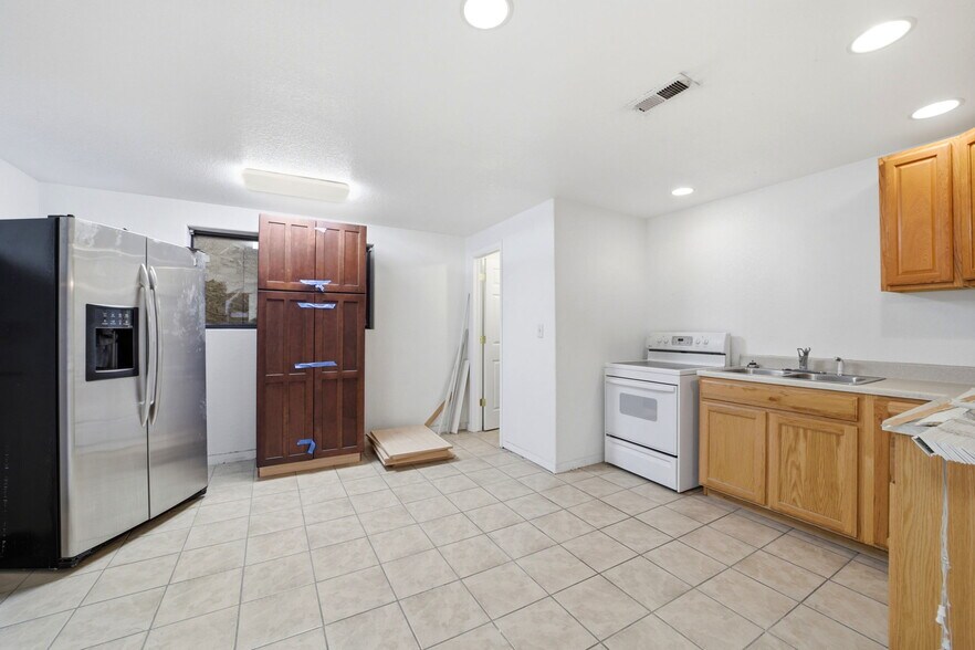 More Photos Of 609 N Grand Ave, Pueblo Storefront Retail Residential For Sale